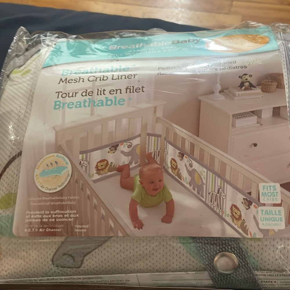 Breathable mesh crib liner
